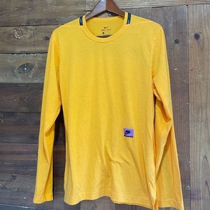 Retro/Bright Long Sleeve Nike Dri-Fit Top | Small